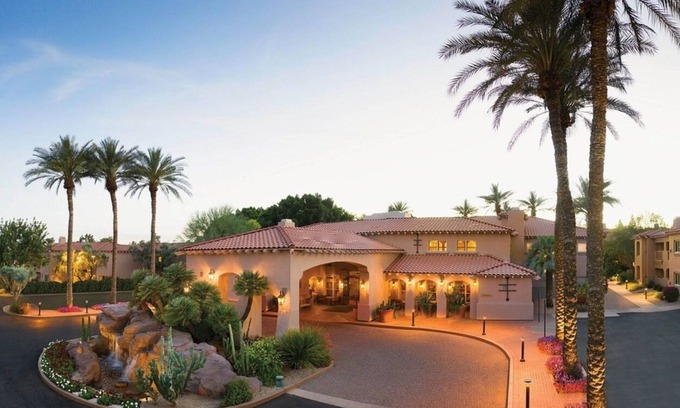 North Scottsdale Apartment | Sheraton Desert Oasis Villa a 1-bedroom apartment w/fully equipped kitchenette.