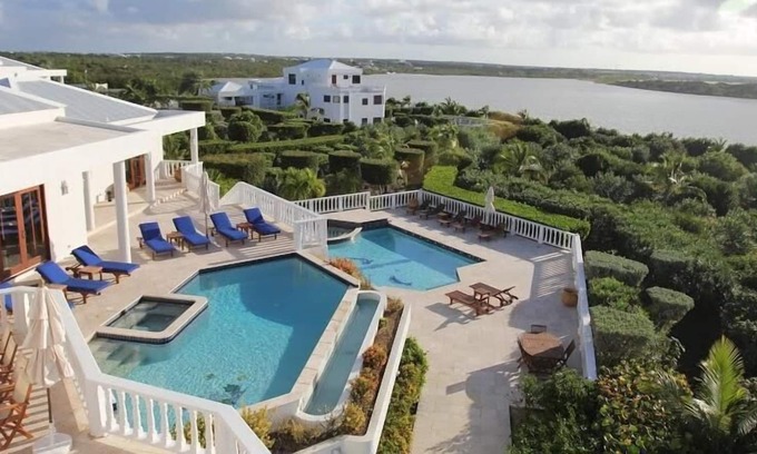 West End Village Villa | Sheriva - Harmony in West End by Personal Villas - Access to the Expansive Pool
