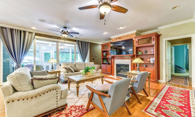 Sherrills Ford House | Sherrills Ford Escape w/Hot Tub, Deck & Yard