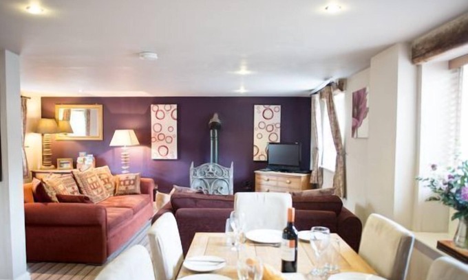 Foolow Cottage | Shippon Cottage - sleeps 6 guests in 3 bedrooms