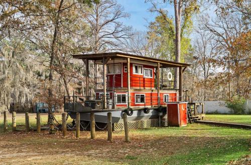 Uncertain House | Shipwreck With Upper Deck, Lake View & Canoes!