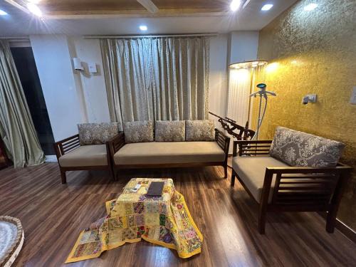 Panch Batti Apartment | Shiv - The Luxurious Gold Studio in Jaipur