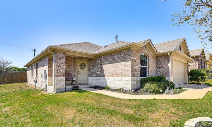 McNeil House | Shop, Dine and Unwind Pet-Friendly Home in Austin!