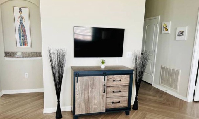 Pearland Apartment | ShopTilUDrop ~ Stylish 2 Bedroom w/Vaulted Ceilings & Large Rooms