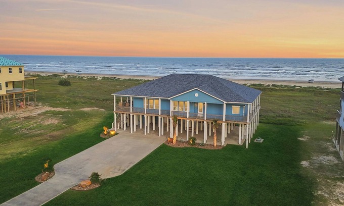 Freeport House | Shoreline Sanctuary - Seahorse Beachfront on 2 lots w/Elevator & Cabana Service