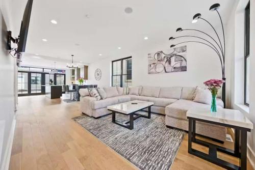 Italian Village House | Short North Convention King Bed Free Parking!