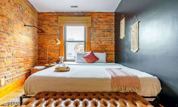 Weinland Park Apartment | Short North - King Bed - Free Parking - Convention