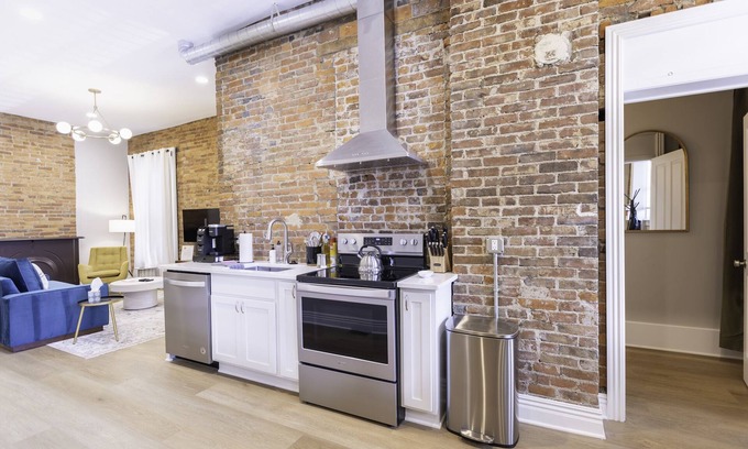 Italian Village Apartment | Short North: Walk Everywhere