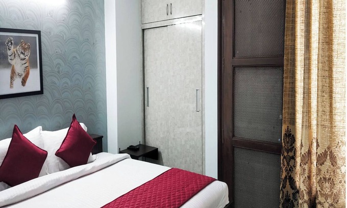 Saket House | Short Stay In Saket (2BHK Near Max with LIFT)