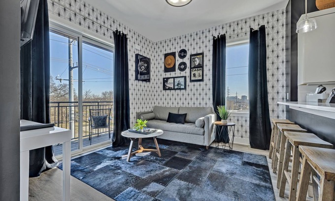 Hadley - Washington Condo | Short uber to Broadway at The Outlaw, Free Parking