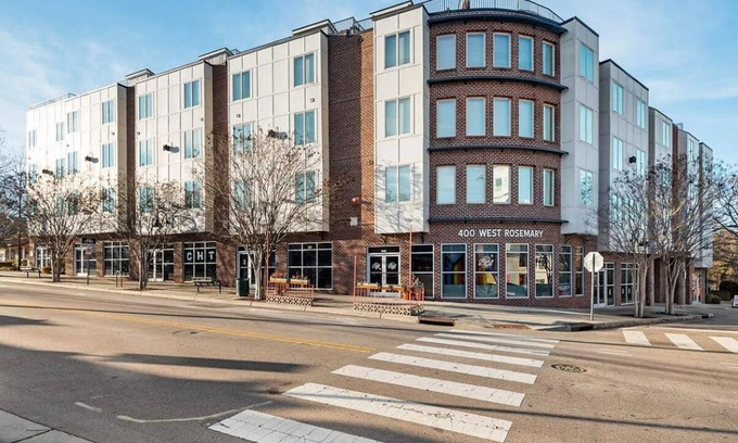 Northside Apartment | Short walk to bars, restaurants, shopping and UNC campus!