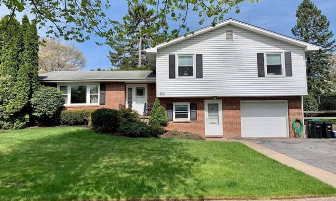 State College House | Short walk to Beaver Stadium and downtown!