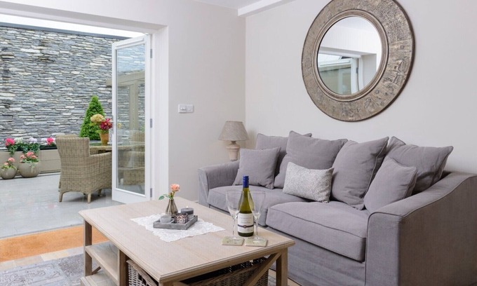Kenmare Apartment | Shrubbery Mews 5 * Apt 2