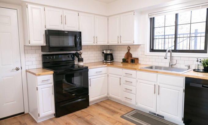 Forest Hills Condo | Side by side duplex w/ private driveway, yard and easy access to everything