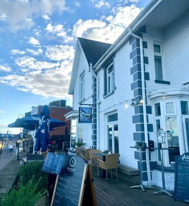 Penarth Hotel | Sids restaurant and bar with rooms