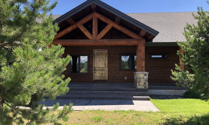 Island Park Cabin | Sierra Azul* 2Br, 2Ba, Sleeps 4, Fire Pit, Bbq Grill, Wifi, Satellite Tv
