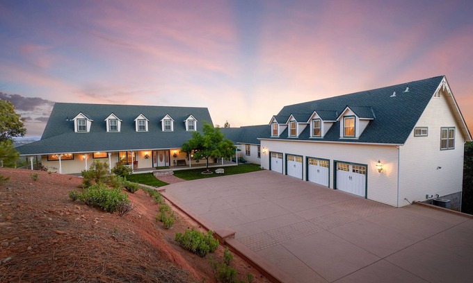 Phoenix Lake-Cedar Ridge House | Sierra Estate Retreat Mansion near Dodge Ridge Ski Resort. Better than Tahoe