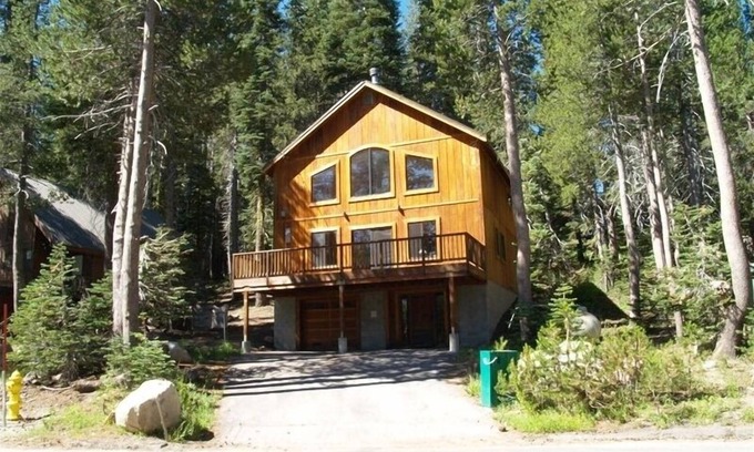 Serene Lakes Cabin | Sierra Retreat Second to None!
