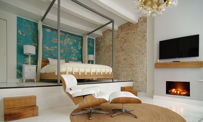 Burgwallen Nieuwe Zijde Bed & Breakfast | Signature Studio in the Picturesque Canal District