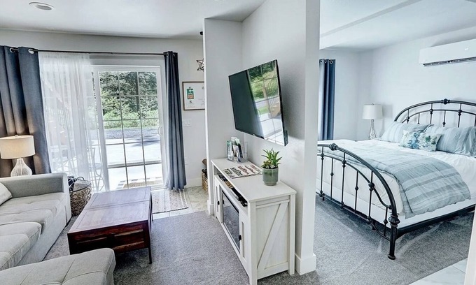 Silverton Apartment | Silver Falls Luxury Studio-1/2 mi from Silver Falls