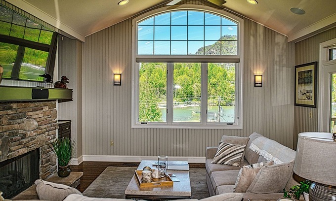 Lake Lure House | Silver Linings Retreat : A Serene Getaway with Breathtaking Views
