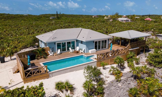 William's Town House | Silver Palms Retreat, Family home with pool, steps from Tropic of Cancer!