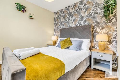 Whitwick House | Silver Stag Properties, Spacious 3 Story House
