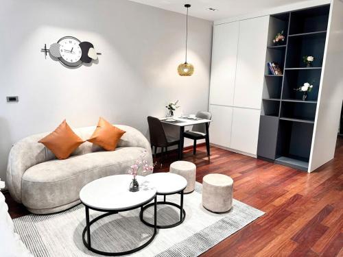 Truc Bach Apartment | SIMI West Lake Banyan Cinema Studio 58m2 for 4 people elevator green view