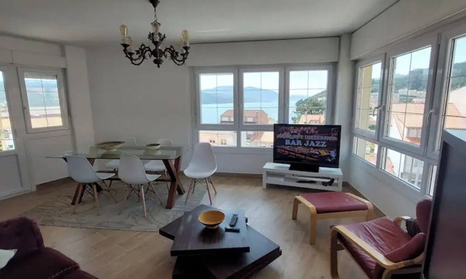 Corcubion Apartment | Simón Tomé apartment in a luminous and serene location 5 min. from the beach