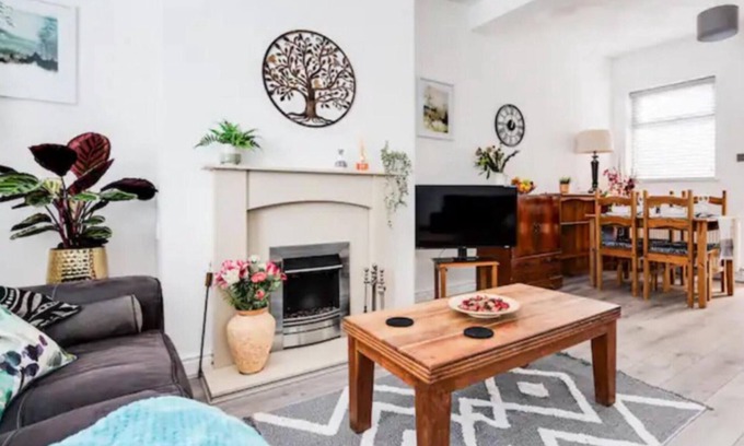 Thatto Heath House | Simons 2 bed home on the outskirts of Liverpool with great links to the City