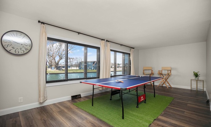 Elkhart House | Simonton Lake house with Pontoon, Kayaks, Ping Pong, Fire Pit, + Outdoor Darts