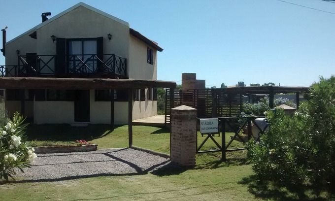 Punta del Este House | Simple casa de playa para descansar con familia y amigos,