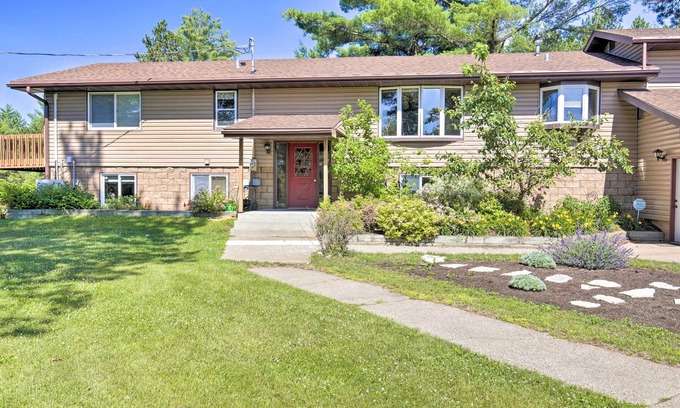 Eagle River House | Simple Cranberry & Wine Farm Home w/Fire Pit!
