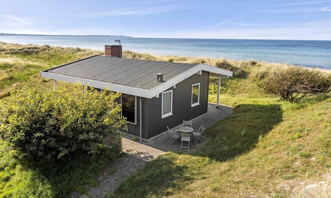 Nykobing Sjaelland House | Simple summer living in magical setting