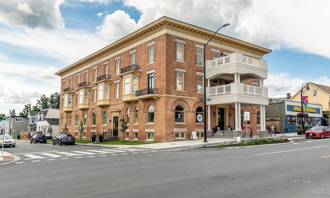 Smiths Falls Apartment | Simply Comfort. Rideau 2Br Signature Apartment Free Parking