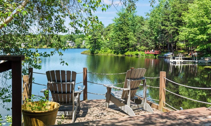 Long Pond House | Simply Shores by AvantStay | Private Beach + Dock | Lake Overlook