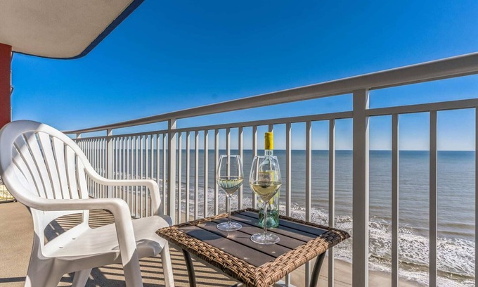 Sheboygan Condo | Simply Stunning LUX Family Style Oceanfront Condo