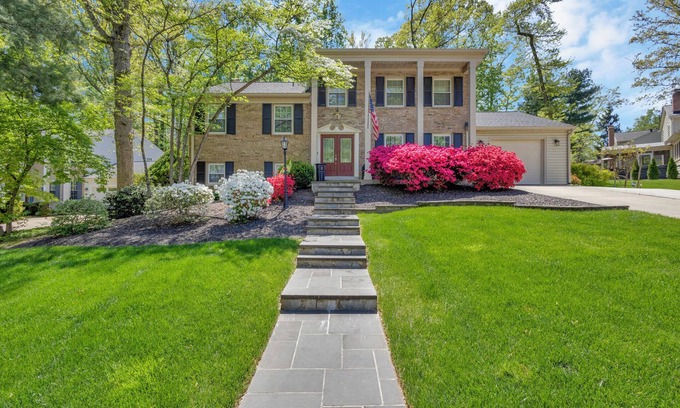 Annandale House | Single Family Home -Annandale/Fairfax/Falls Church - 5 BD 3 BA - Long Term Stay