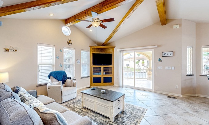 Port Isabel Cottage | Single-level waterfront retreat with a furnished patio, AC, & washer/dryer