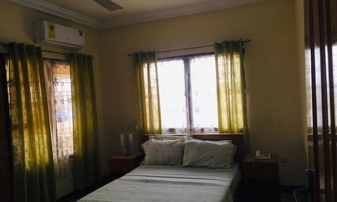 Accra Bed & Breakfast | Single Room With Balcony
