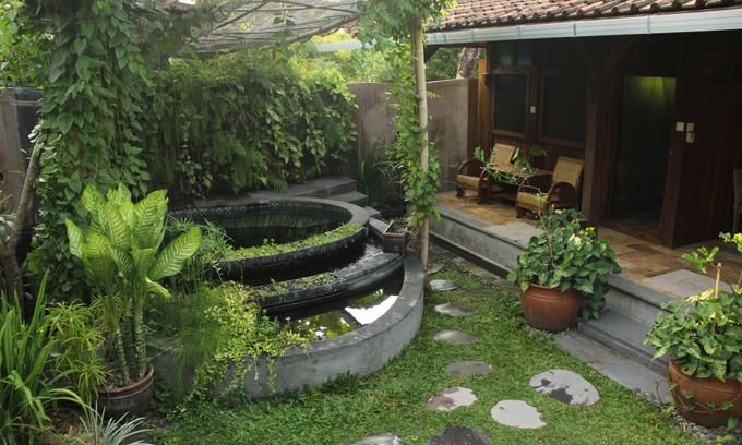 Timbulharjo House | Single Room, with shared dipping pool, in an Antique Bungalow