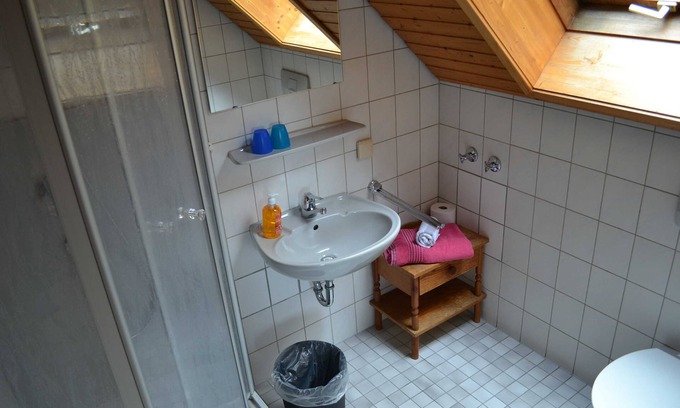 Ohlsbach Apartment | Single room with WC and shower/bath - Guesthouse Tagescafe Eckenfels