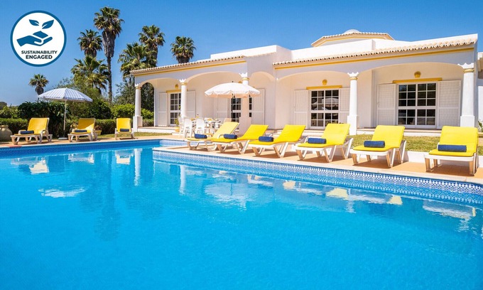 Branqueira Villa | Single-storey villa with private pool & BBQ