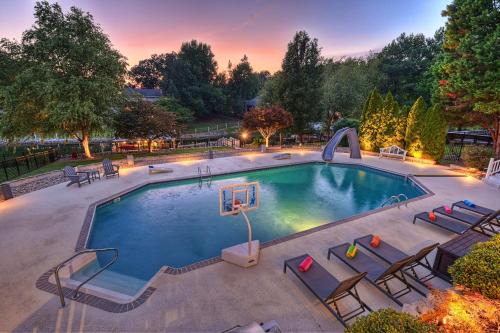 Westport Villa | Sip Sip Away by AvantStay Pool Hot Tub