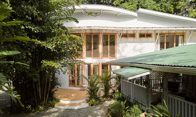 Chiguata Villa | Siren Sanctuary Resort. 3 Houses, 1 Building. 16 guests, 8 rooms, 8 baths, 6 kitchens, 1 pool