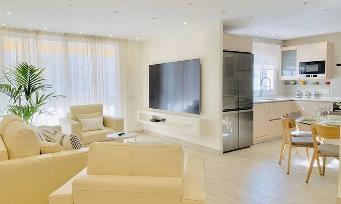 Sitges Town Center Apartment | Sitges Spaces Oasis Suites-4 Bedrooms/4 En-suite Bathrooms/Terrace/Pool-Sleeps 8