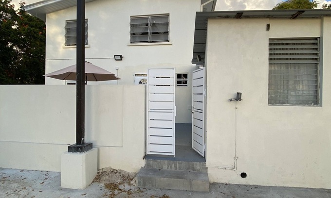 Speightstown Apartment | Situated in Saint Peter; MaryJays is 300 metres from Godings Bay Beach.
