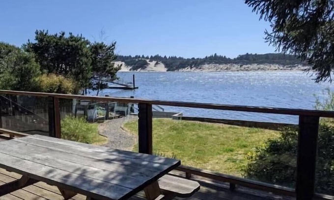 Florence House | Siuslaw Riverfront home, 3 bedroom, 2 bath, dog friendly - Dune it Right