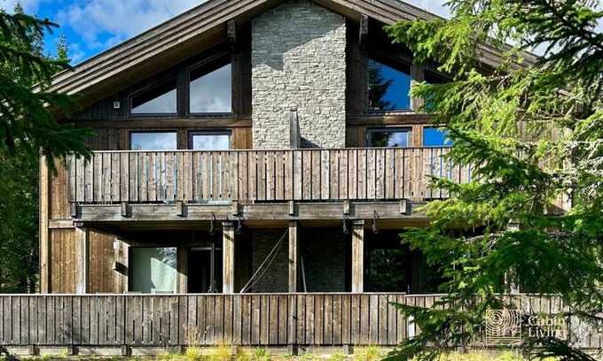 Ringsaker Apartment | Sjusjøen ski in out, ski storage, Wifi, grill & fireplace, modern apartment!