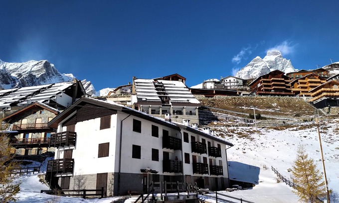 Cervinia Apartment | Ski chalet Cervinia BASSI ski-in-ski-out 6 persons sunny terrace wifi